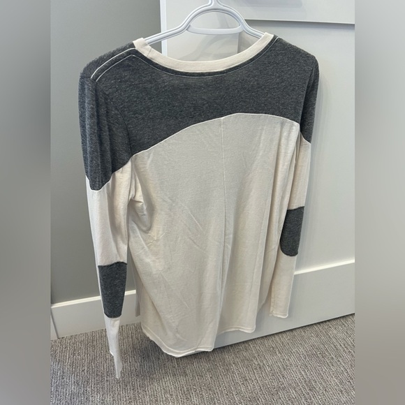 “Banff, Canada” long sleeve, size small, excellent condition - Picture 2 of 3